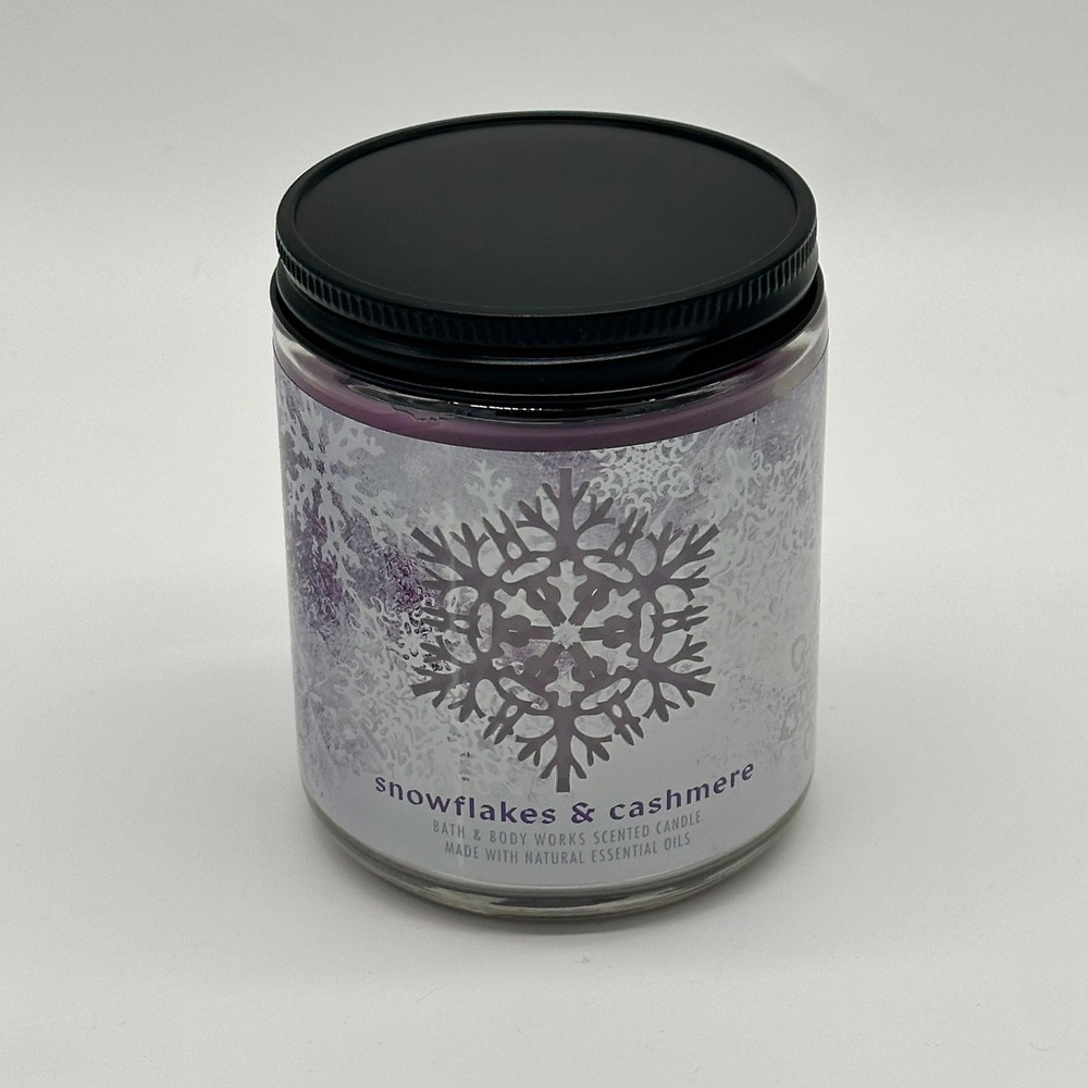Bath Body Works Snowflakes & Cashmere Single Wick Candle 7oz Purple Winter Scent